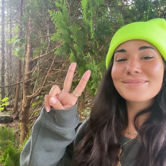 Meet your Posher, Lia - Picture 6 of 8